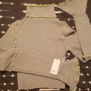 NWT Apres Studio ruffle cropped turtleneck